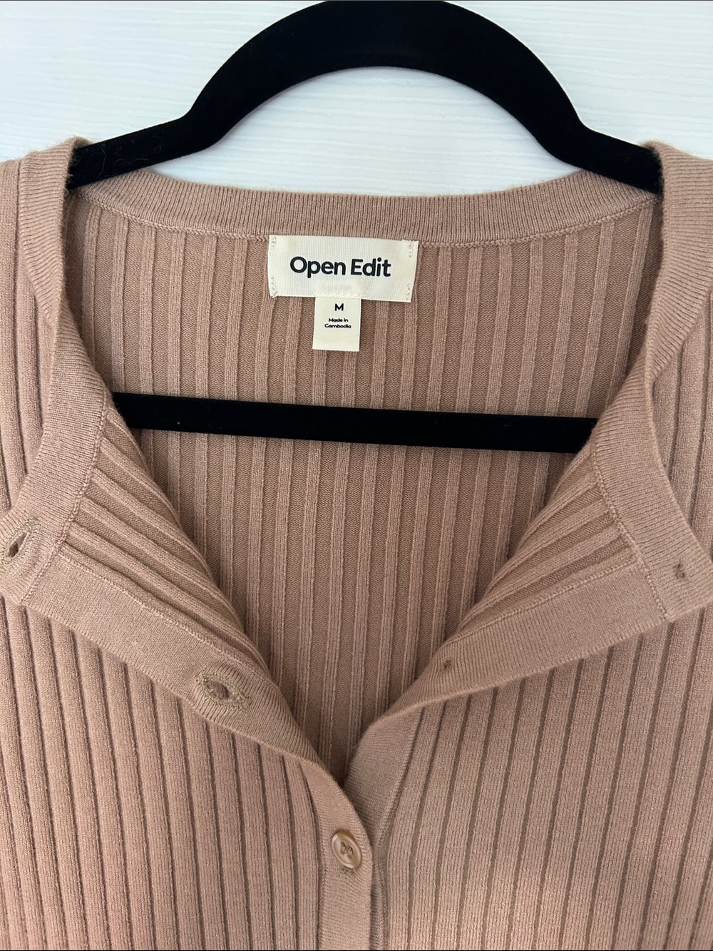 Open Edit Ribbed Button-Down Cardigan — Black & Camel - Picture 3 of 4